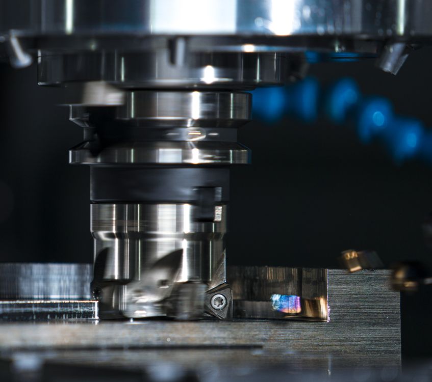 Milling cutter machining a metal workpiece